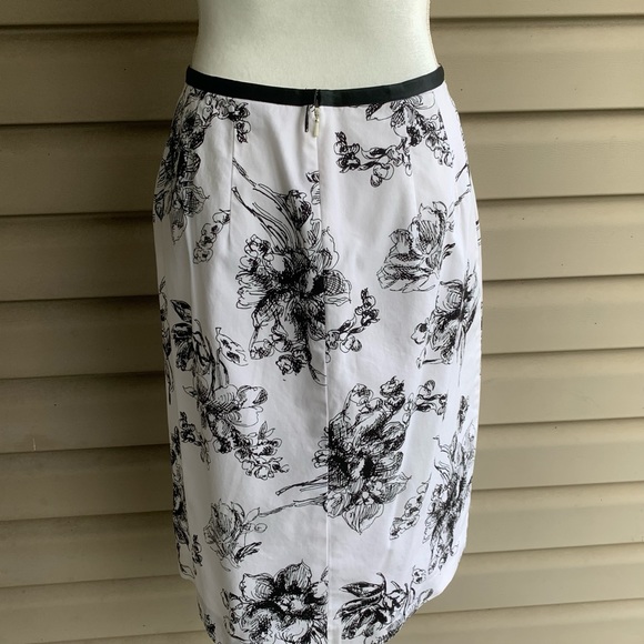 •Eddie Bauer•Black/White Floral A-Line Skirt-Size8 - Picture 6 of 9